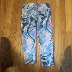 Athleta EUC girls 3/4 leggings.